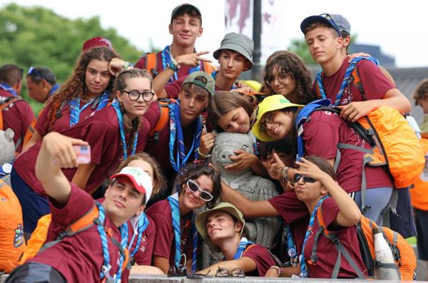 Italian Scouts pose for photos at the National Folk Museum on Wednesday. (Ministry of Culture, Sports and Tourism)