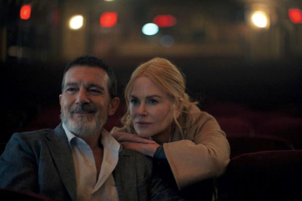 Antonio Banderas and Nicole Kidman at a theater